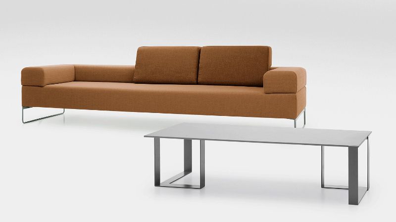 Sofa i stolik kawowy, designerskie meble wypoczynkowe
