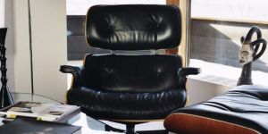 Lounge Chair legendarny fotel wypoczynkowy od Vitry dostepny w naszych salonach w Krakowie, Warszawie i Katowicach